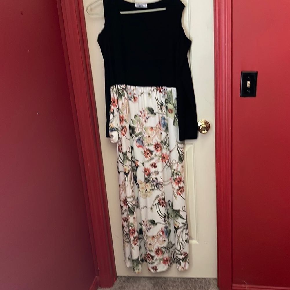 Cold shoulder dress with long sleeves